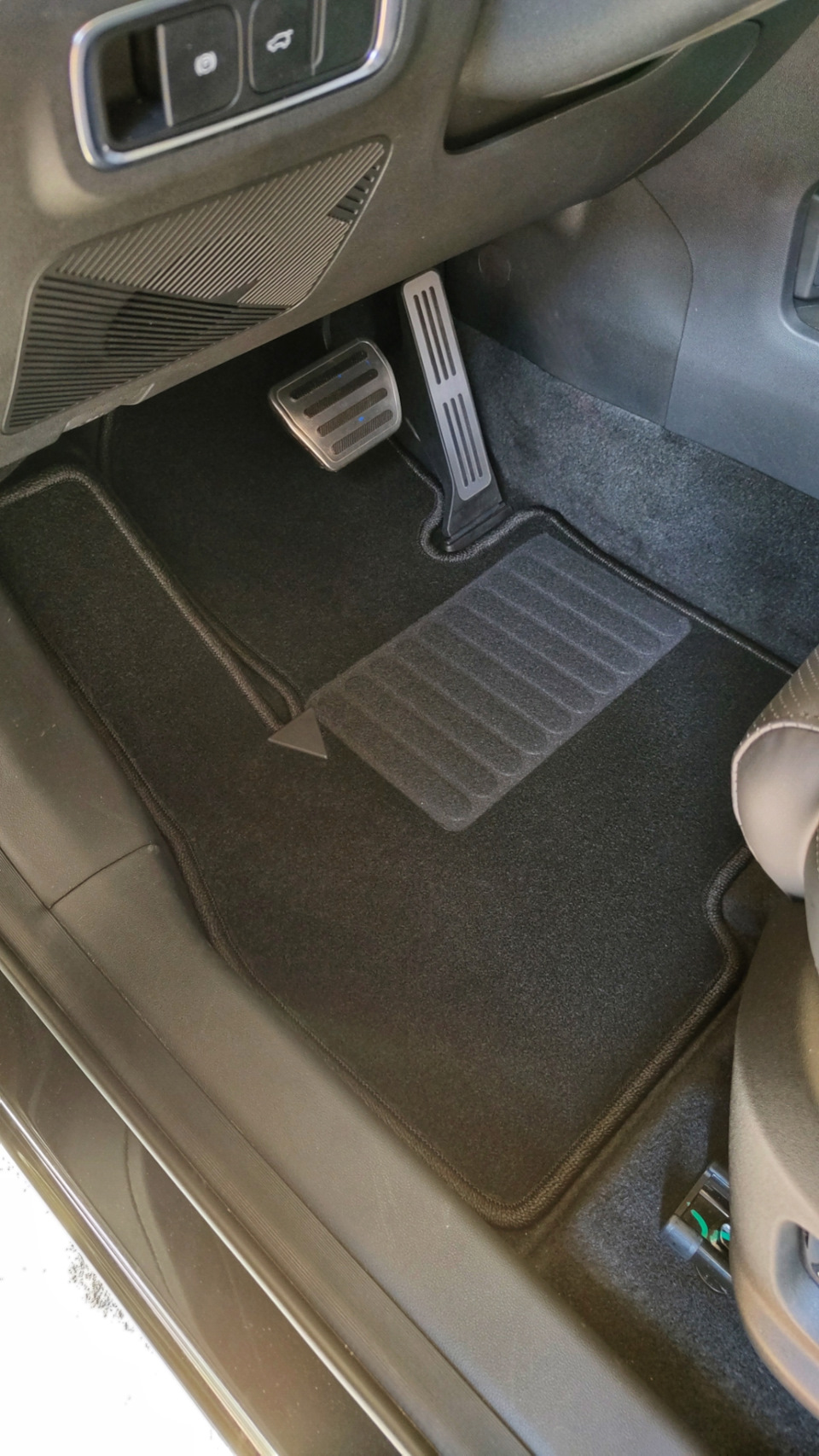 Вход в бахилах — Jaecoo J7, 1,6 л, 2023 года | аксессуары | DRIVE2