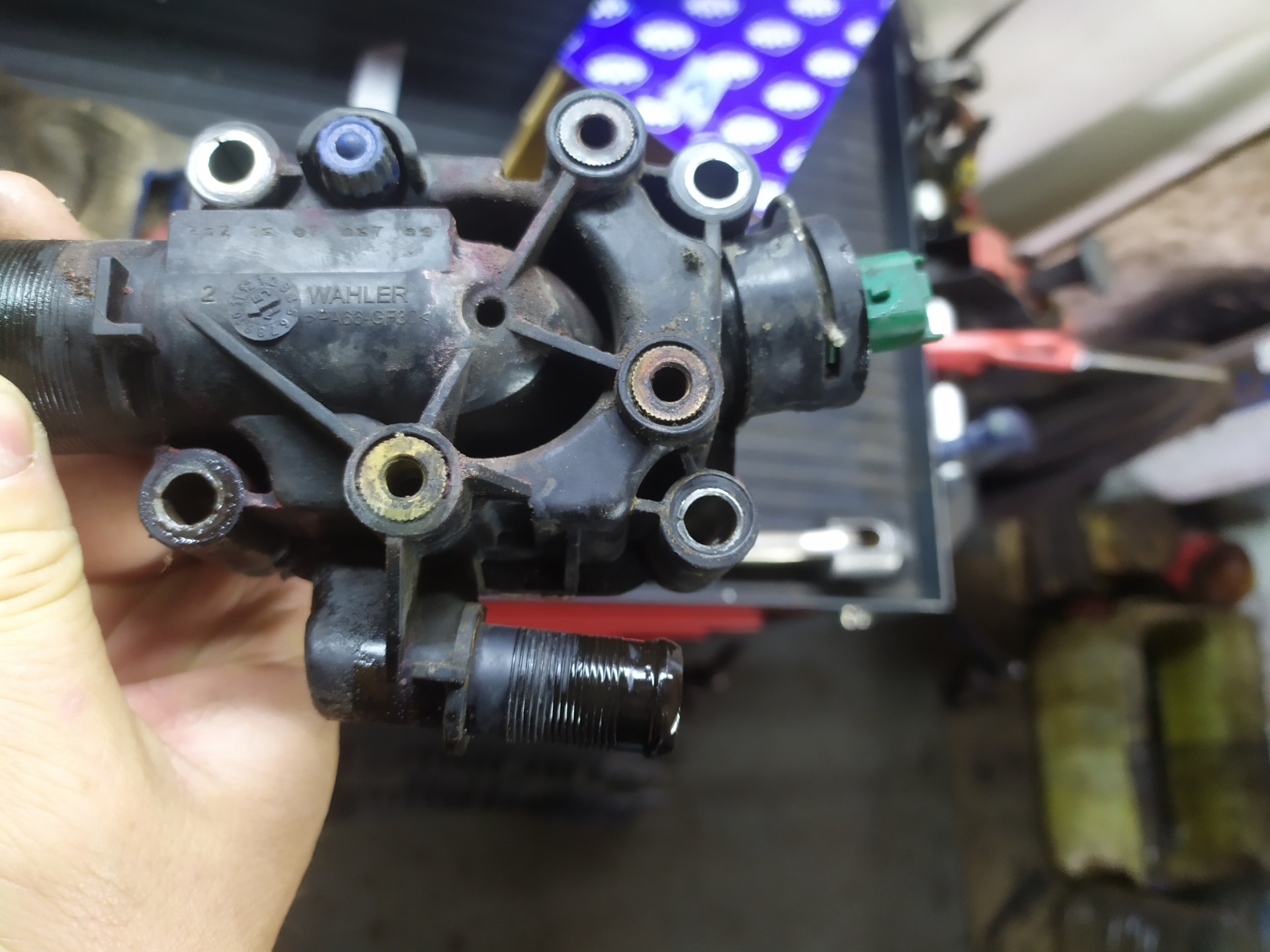 Замена термостата. — Peugeot 307, 1,6 л, 2006 года | визит на сервис ...