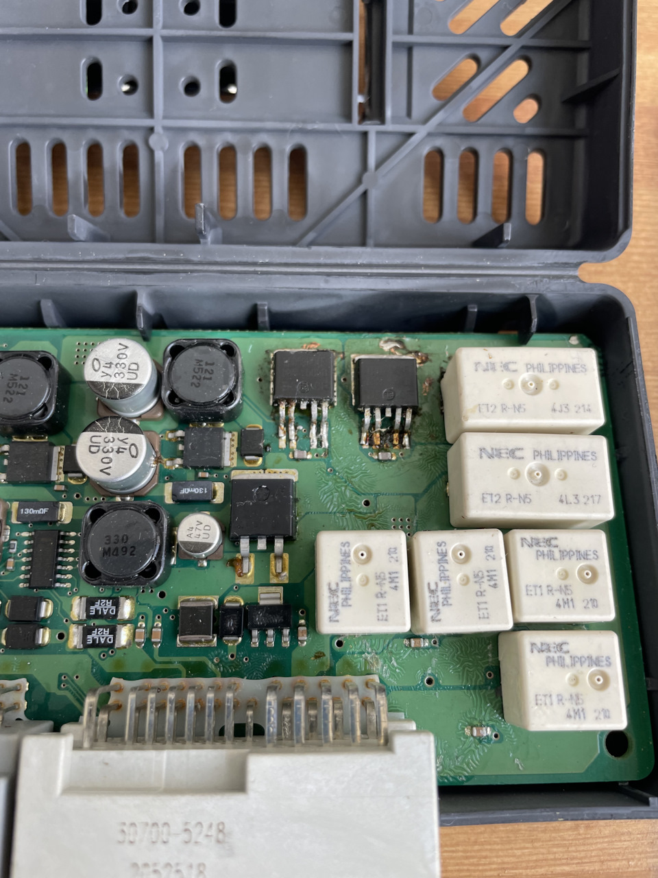 Вот они, левый и правый канал. — Lincoln Navigator (2G)