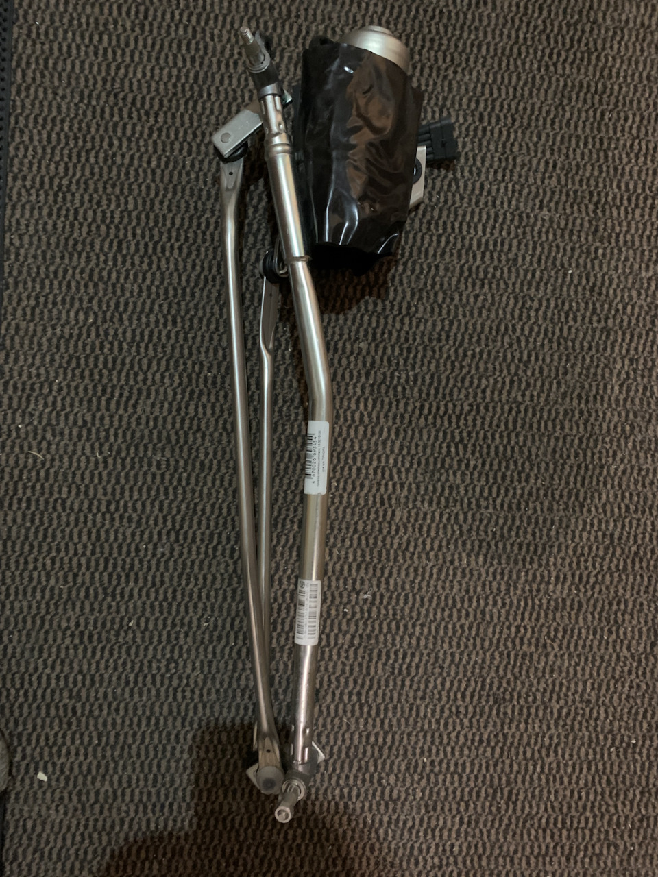 [47] Замена трапеции стеклоочистителя в сборе. Дворники машут в ...