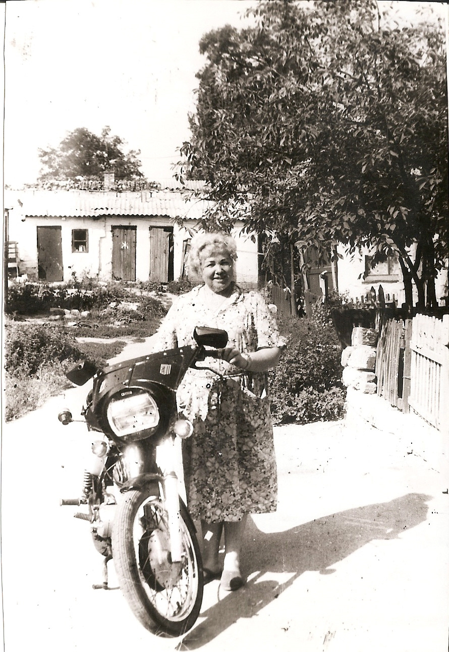 Ретро мамки Памятная фотография ♥️♥️♥️ я и моя мамочка Севочка ♥️мне здесь исполнилось  40 дней ♥️ задумчивый взгляд у меня 😄🥹