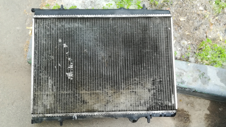 6. Радиатор охлаждения пежо 307 1. 6. 6 в екатеринбурге. Peugeot 307 радиатор охлаждения.