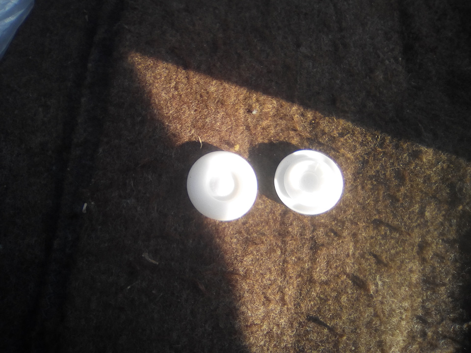 Пробки в лонжероны и пороги. — Lada Калина хэтчбек, 1,6 л, 2006 года ...