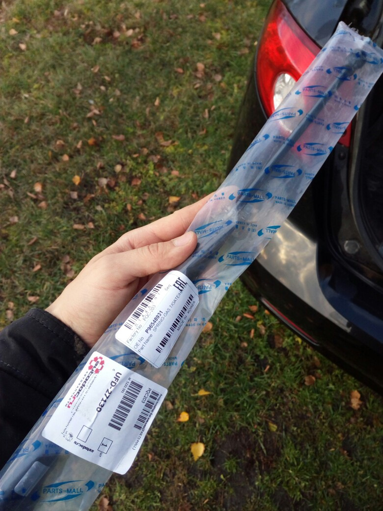 Замена резинок на бескаркасных дворниках, жопогрейка, амортизатор ...