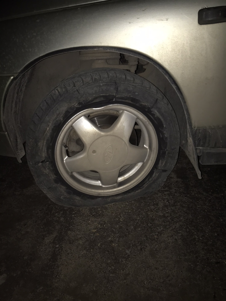 Пробил колесо, погнулся диск — LADA 21120, 1,5 л., 2003 года | поломка ...