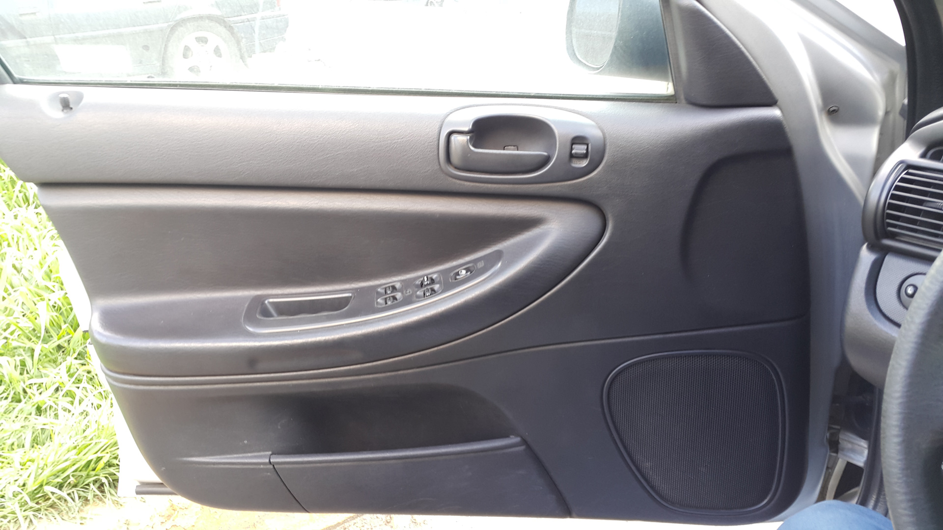 Yale замок. двери кнопках а4. ауди а6 с5 2002 кнопка на дверной стойке. ауди а4 б6 кнопка открытия багажника. а6 с6 кнопки стеклоподъемника.