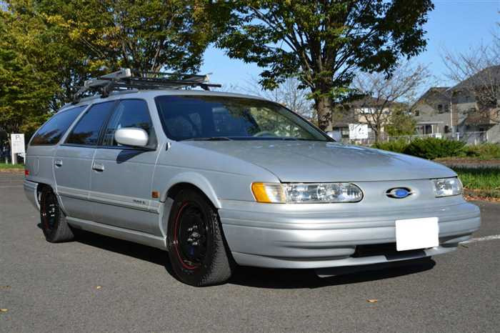 Ford Taurus Lowrider