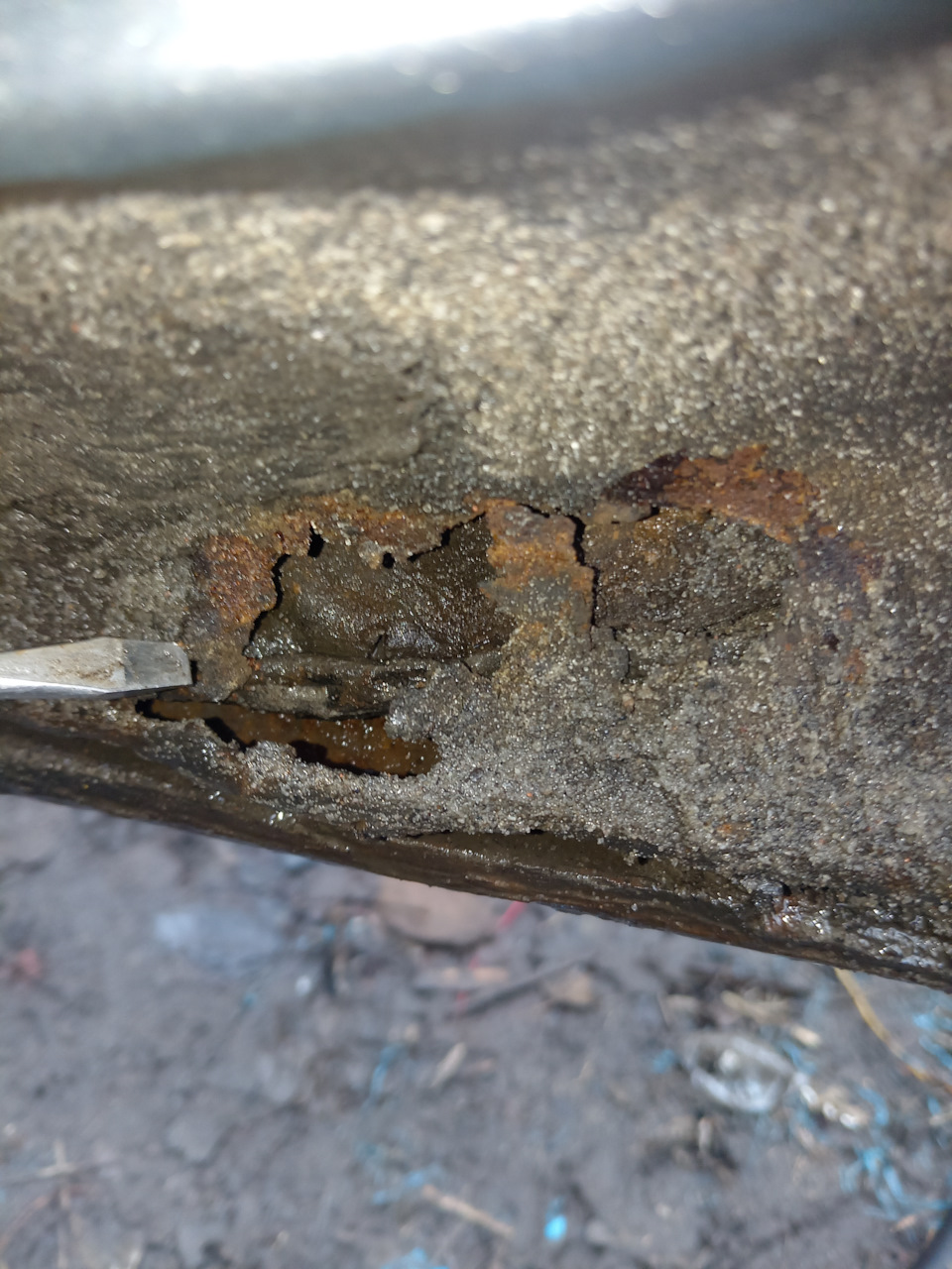 В низу двери обнаружил дыру — Lada 2120 Надежда