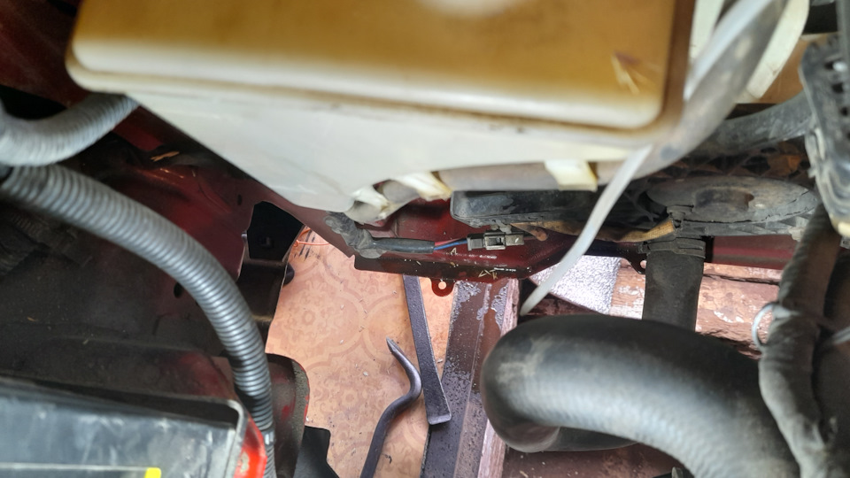 потек радиатор охлаждения ДВС — Geely MK Cross, 1,5 л, 2013 года ...