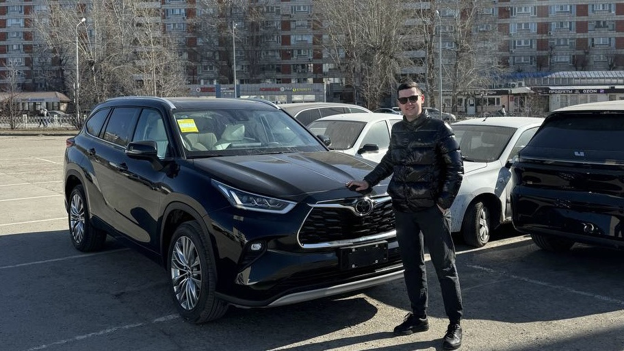 Непосредственно место получения машины в Казани — Toyota Highlander (XU70)