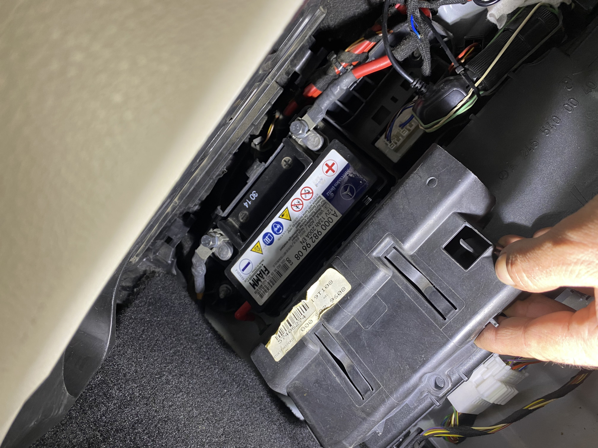 Резервный АКБ — неисправность — Mercedes-Benz CLA (C117), 1,6 л, 2014 ...