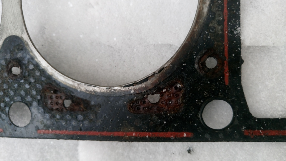 Порыв прокладки в районе первого цилиндра — Chevrolet Niva (1G)