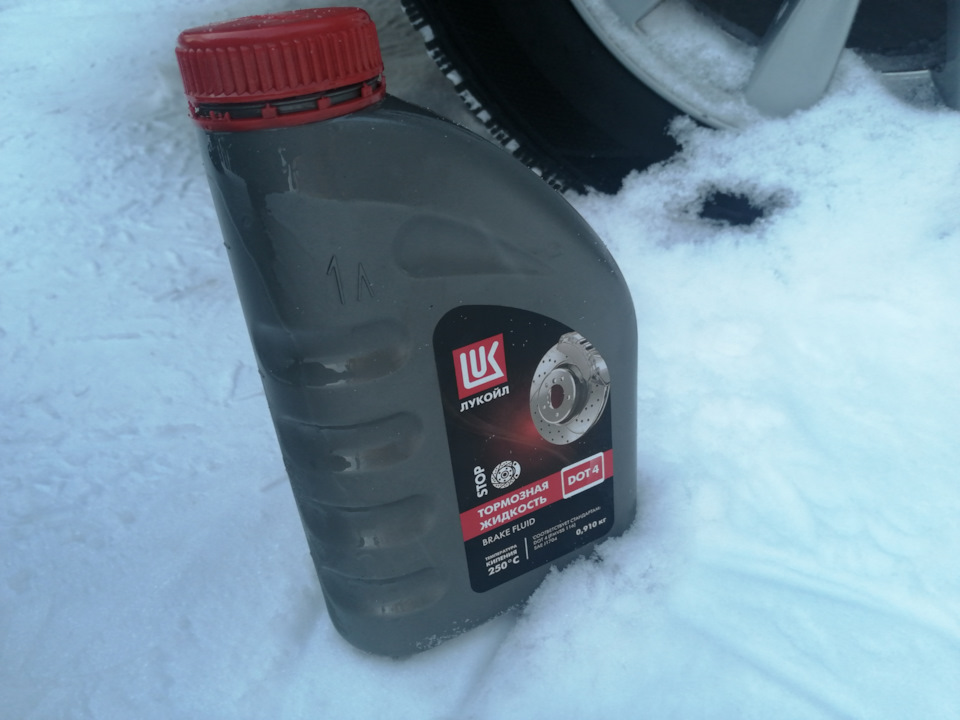 Замена тормозной жидкости в гидроприводе сцепления. — Hyundai Sonata IV ...