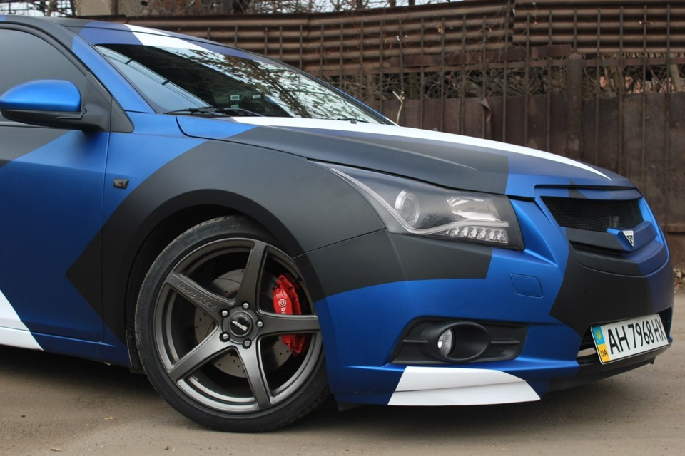 Chevrolet Cruze Blue Carbon Fiber detailing