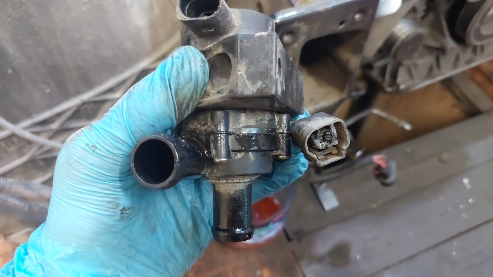 когда стоишь печка дует холодным. печка ваз 2109 горячий холодный. когда стоишь печка дует холодным. хавал ф7 печка дует холодным воздухом. змз 402 печка дует холодным.