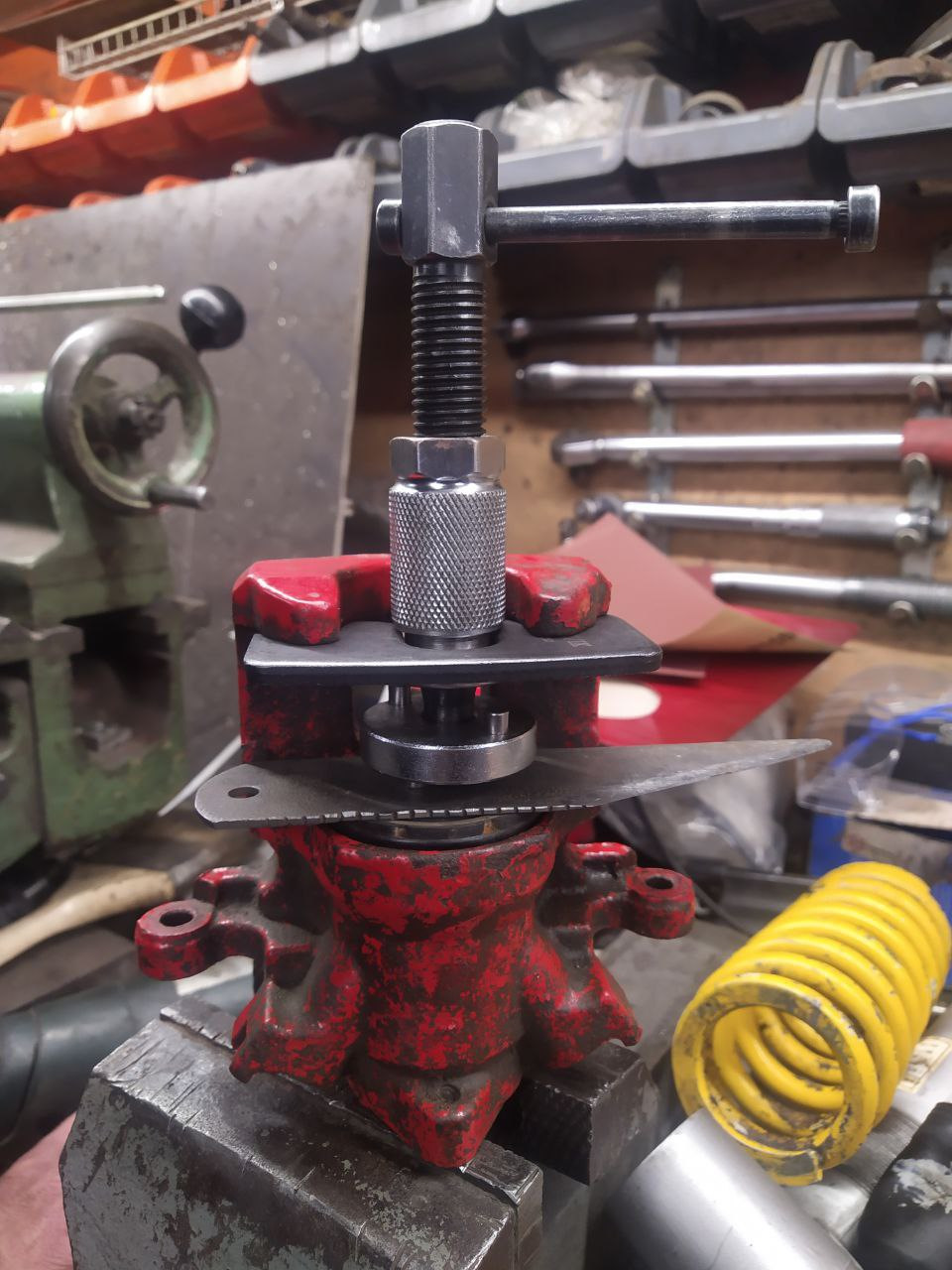 Борьба с клином ручника на задних суппортах Митсубиси Аутлендер \\ ASX ...