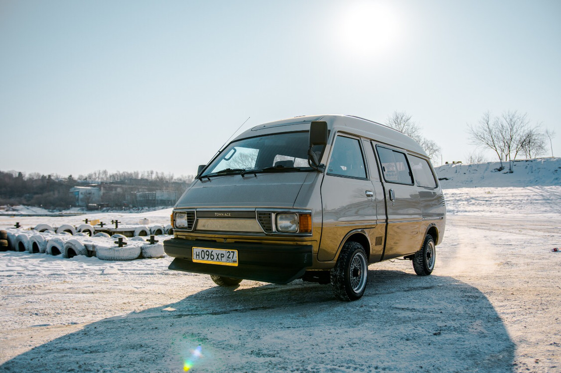 На бусе. Toyota Town Ace 1982.