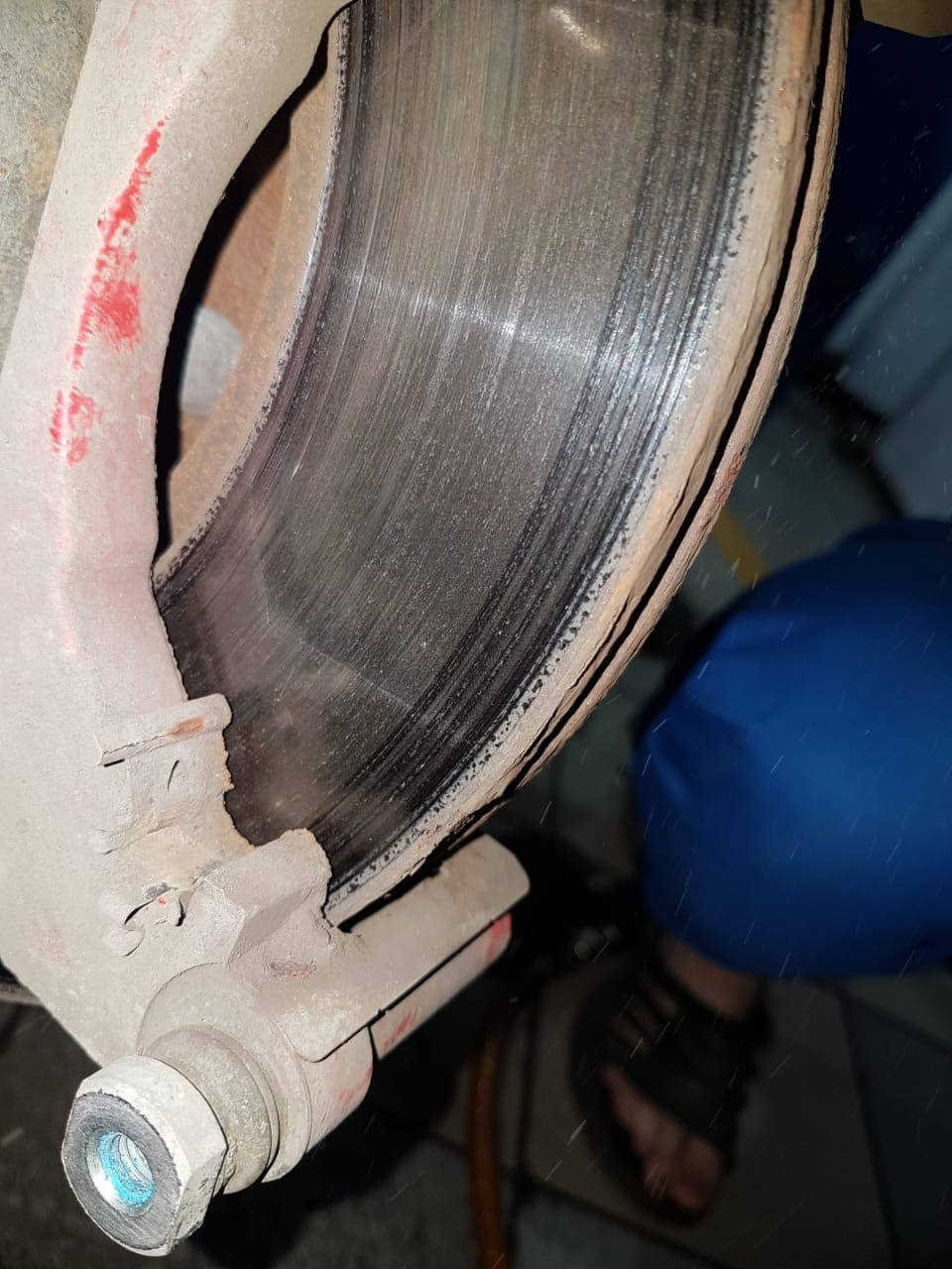 Смазка панорамы и чистка тормозных механизмов — Geely Coolray, 1,5 л ...