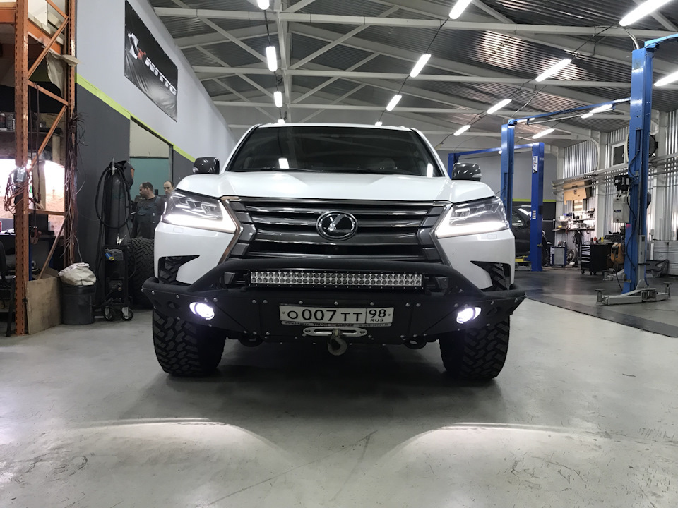Экспедиционник из Lexus LX? Все — таки внедорожник или паркетник ...