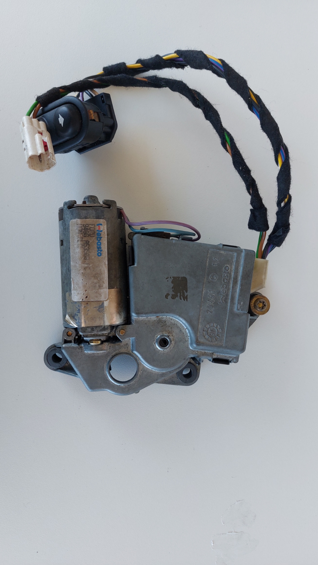 Привод люка. Электропривод для люка авто. Электропривод люка w123. Привод люка. Привод люка.