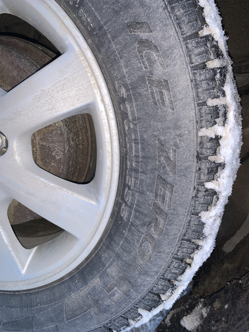 Шины Pirelli ice zero fr 7000км отзыв — Toyota Isis, 1,8 л, 2011 года ...
