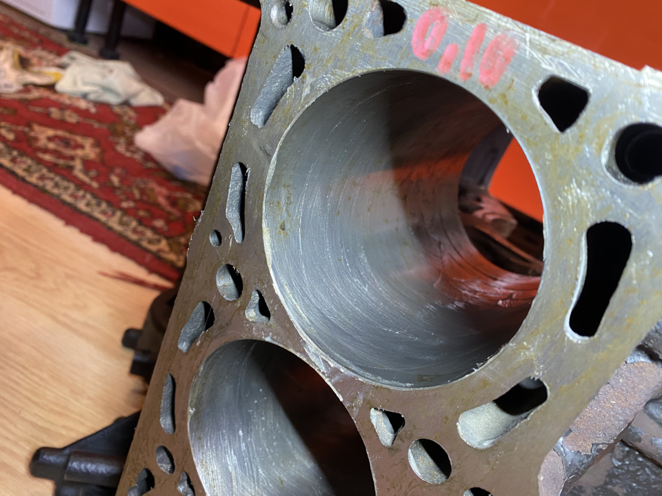 Блок двигателя ауди q5. Блок цилиндров двигателя а-01. Блок цилиндров снизу шевроле ланос. Блок двс газ 52. Блок d4eb.