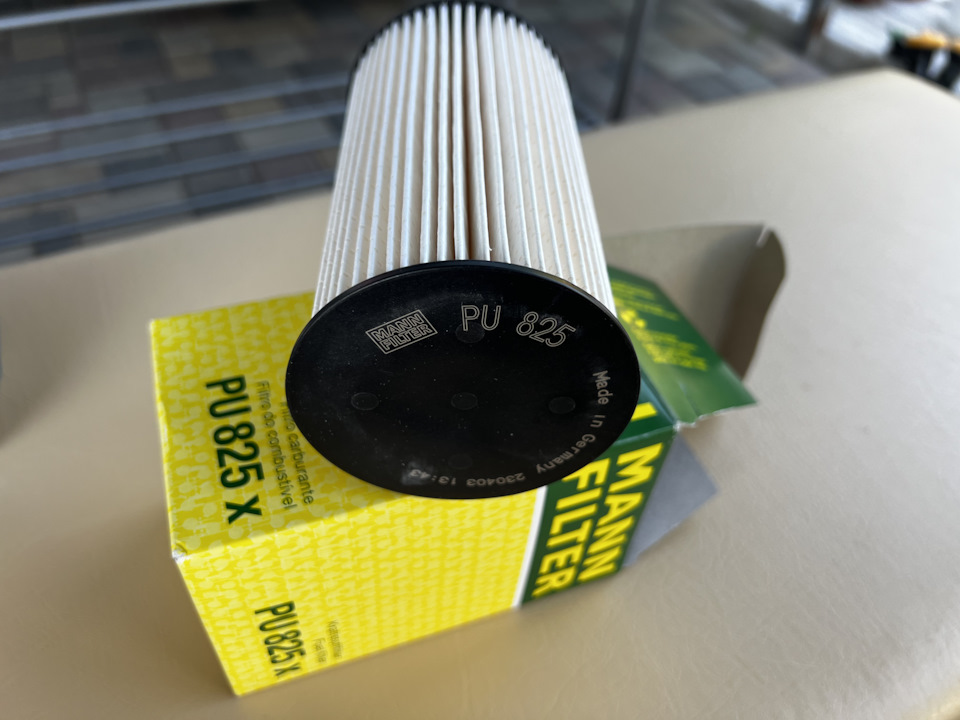 MANN PU 825 x — Volkswagen Passat Variant (B6). Запчасти на фото: PU825X