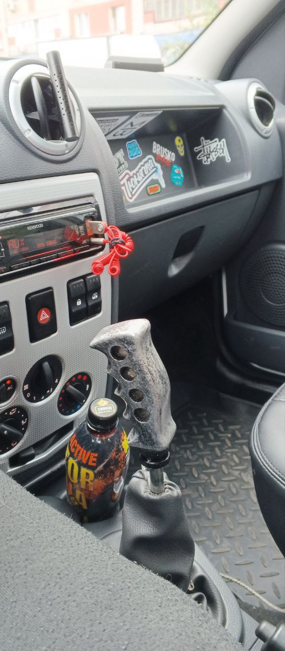 Ручка КПП "Кастет" — Renault Logan (1G), 1,6 л, 2009 года | аксессуары ...
