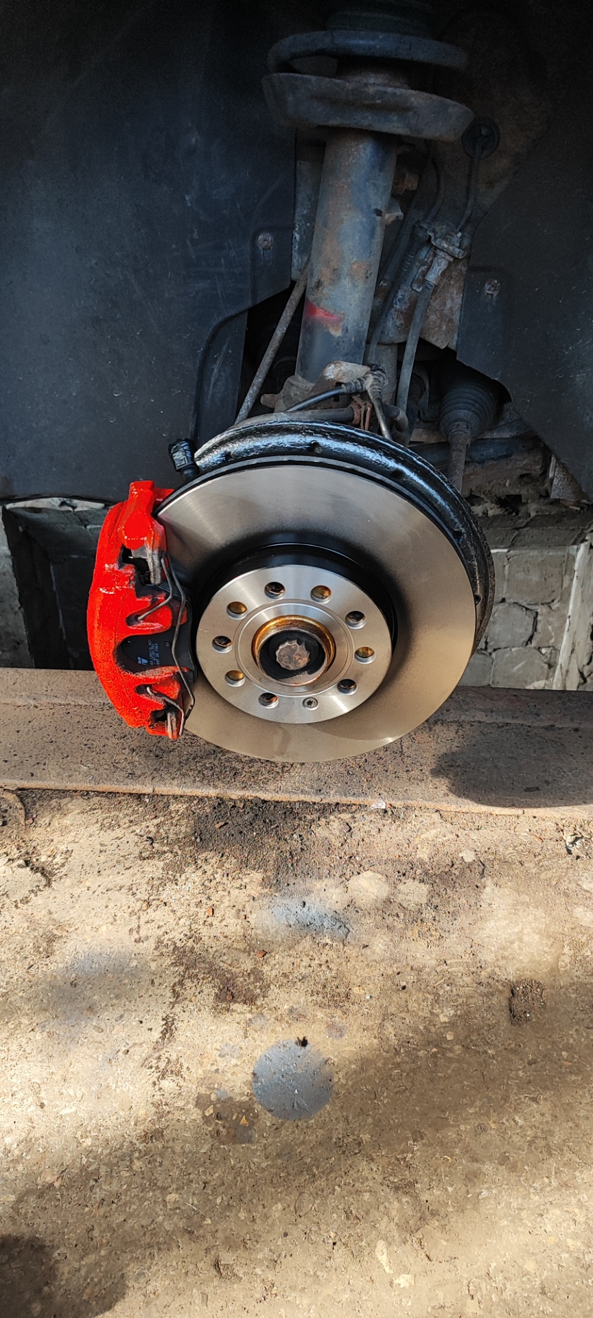 Замена тормозных дисков+колодок в круг на vw touran — Volkswagen Touran ...