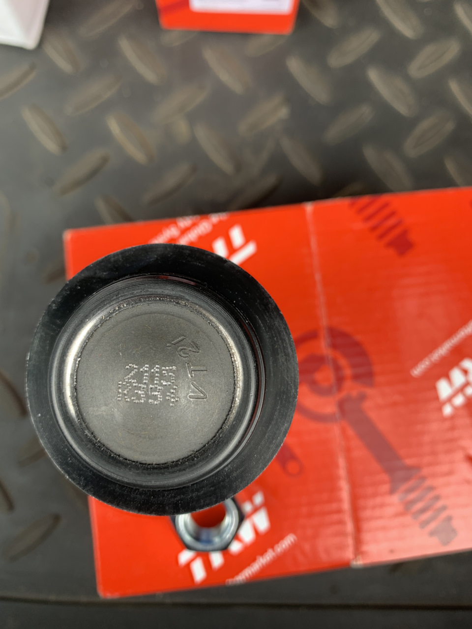 Шаровые TRW JBJ791 — Peugeot 308 (1G). Запчасти на фото: JBJ791