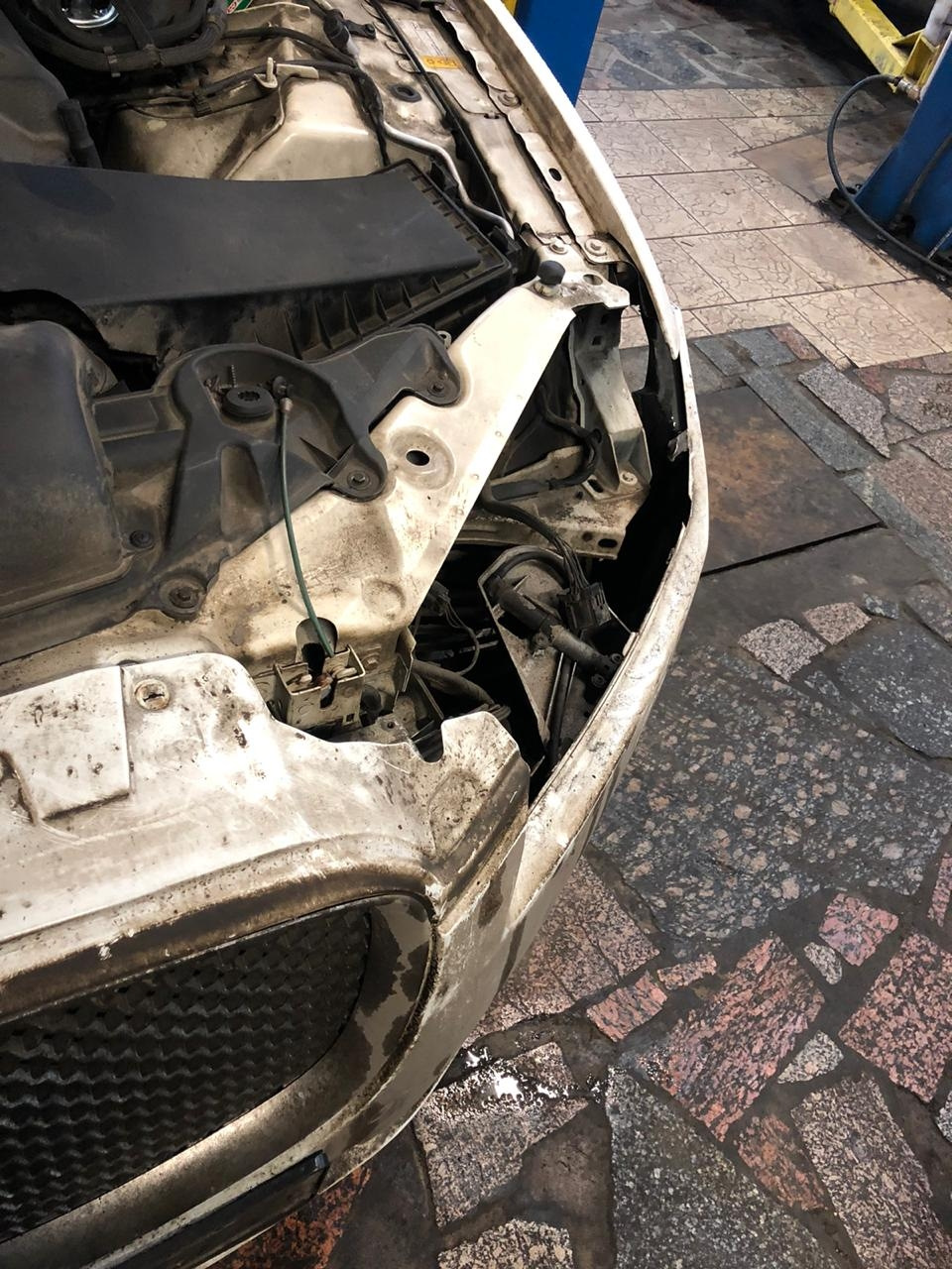 Ягуар XF 2012 год замена лампы ближнего света — JAGUAR PARTS на DRIVE2