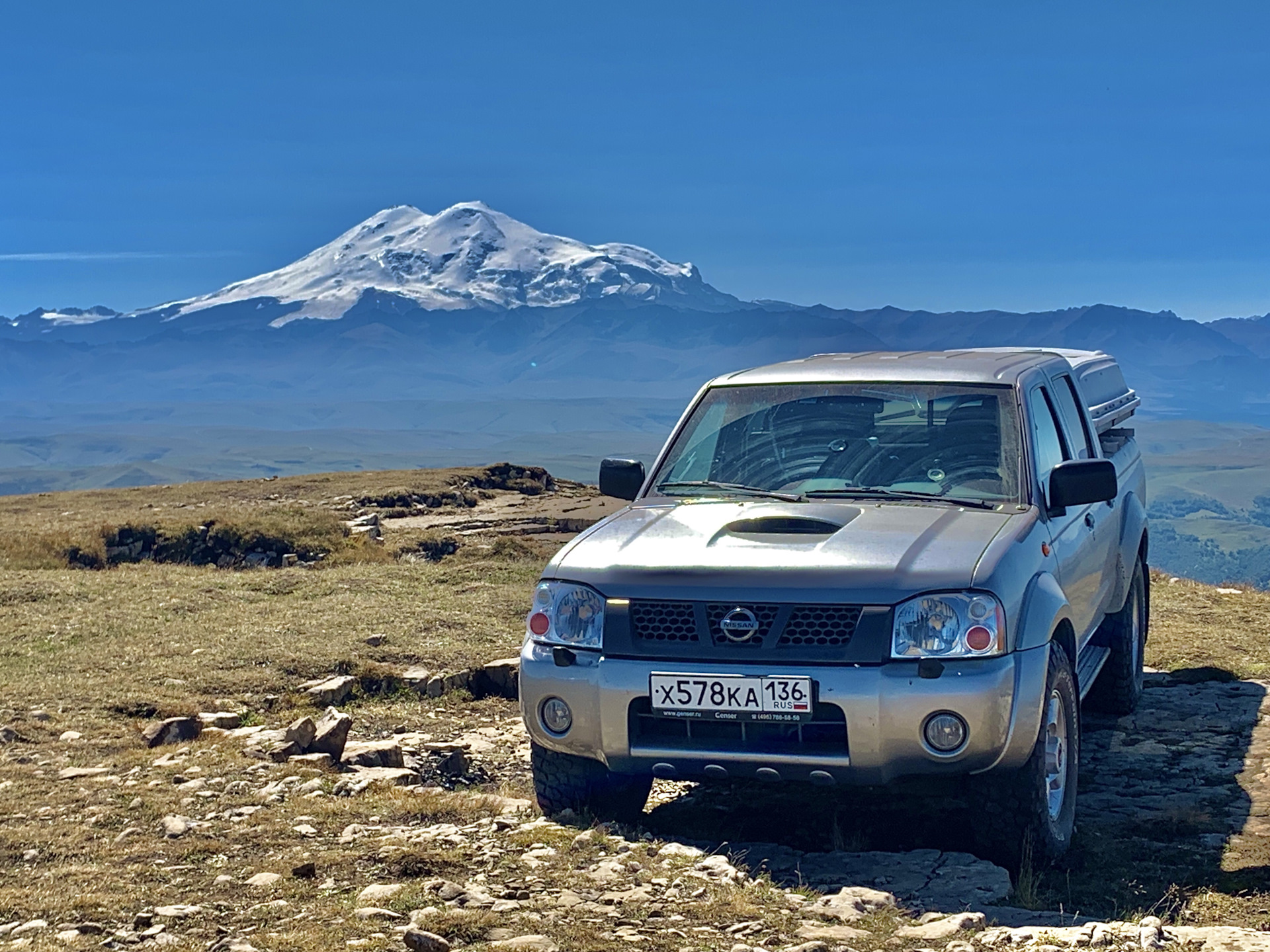 Ниссан нп. Nissan np300 в горах. Np300 климат. Ниссан np300 2008 обзор. Климат np300 2008 г.