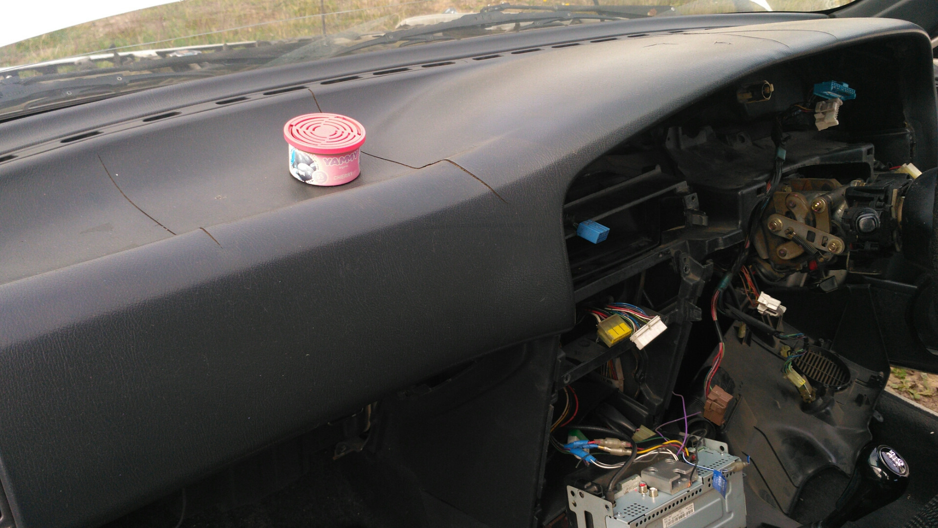 От спринтера на лт торпеда. Панель приборов торпедо мерседес спринтер. Как снять панель спринтер. Hiace toyota 2000 фильтр печки. Торпеда мерседес спринтер 1995.