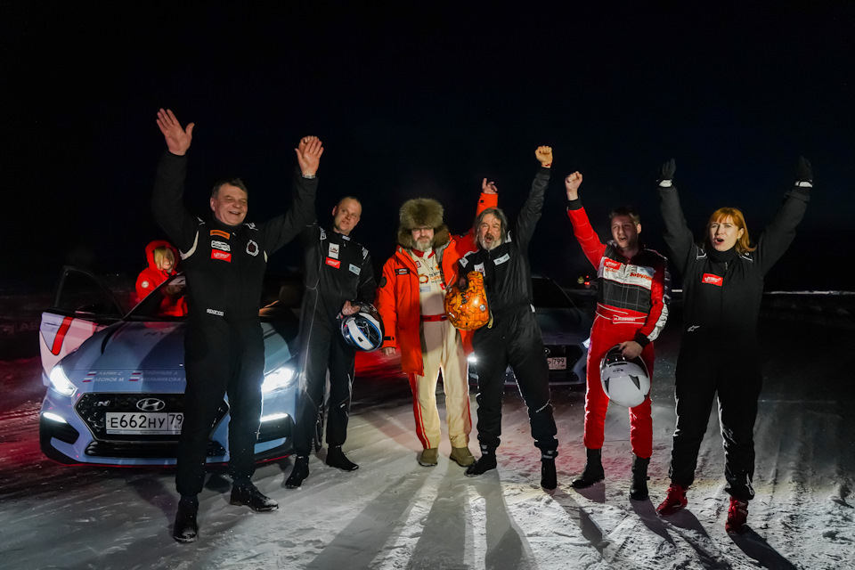 Рекорд скорости на автомобиле на льду. Смотреть фото Рекорд скорости на автомобиле на льду. Смотреть картинку Рекорд скорости на автомобиле на льду. Картинка про Рекорд скорости на автомобиле на льду. Фото Рекорд скорости на автомобиле на льду