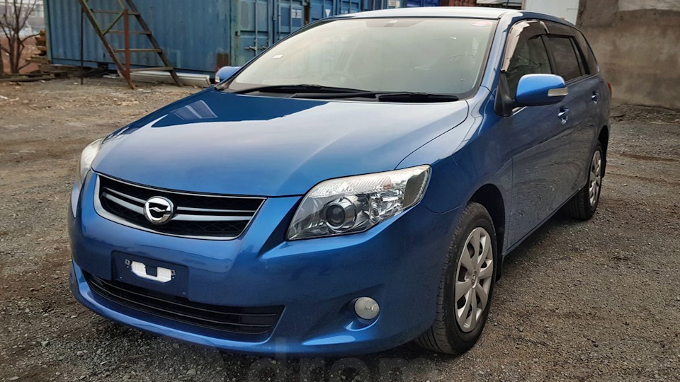 Toyota Corolla Fielder 2010 синий