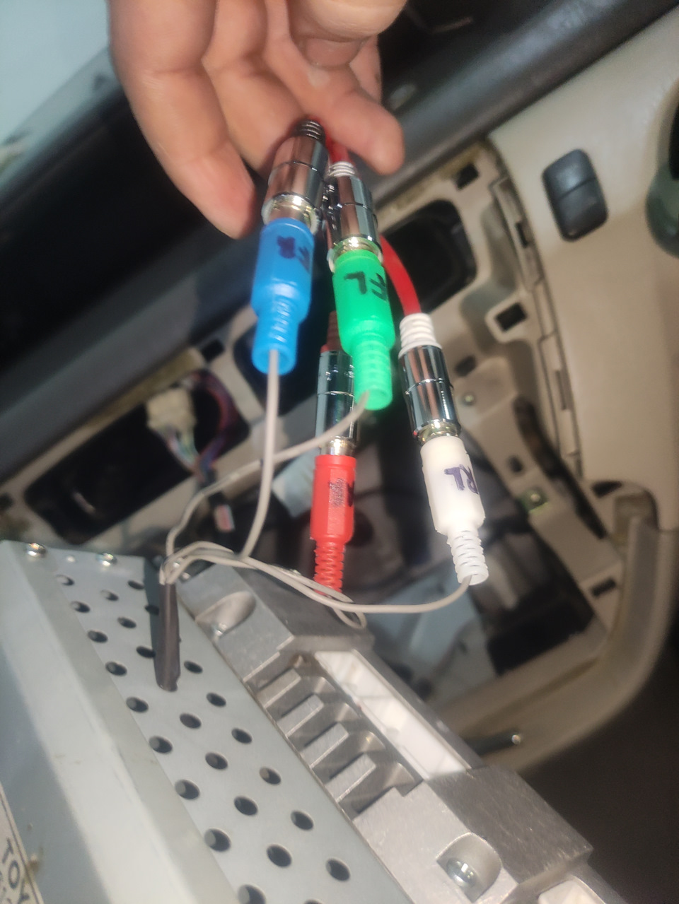 Дела музыкальные Часть №7: прокладка акустических проводов, подключение ...