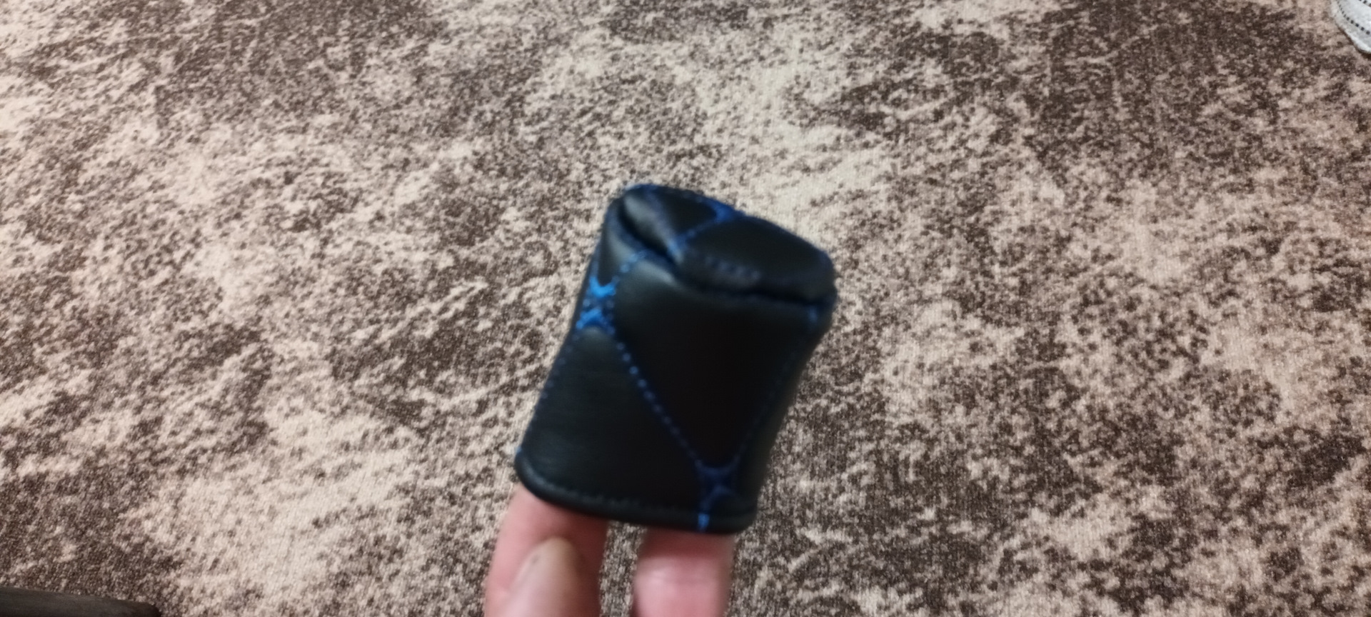 Чехол на ручку кпп, и ручник. — Lada 2112, 1,5 л, 2006 года | своими ...