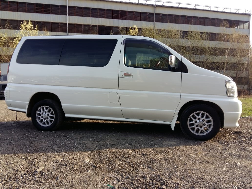 Nissan elgrand 50. Nissan Elgrand 2001. Elgrand e50. Nissan Elgrand e50. Ниссан Эльгранд 2001.