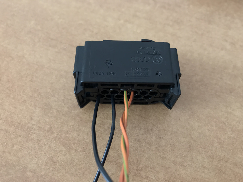 Фишка под пины для блока обработки изображения — Audi A6 (C7)