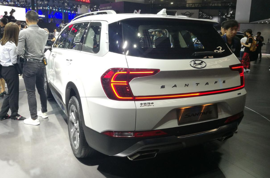 Фе ест. Hyundai Santa Fe se 2019. Hyundai Santa Fe China. Santa Fe для китайского рынка. Санта Фе китайский салон.