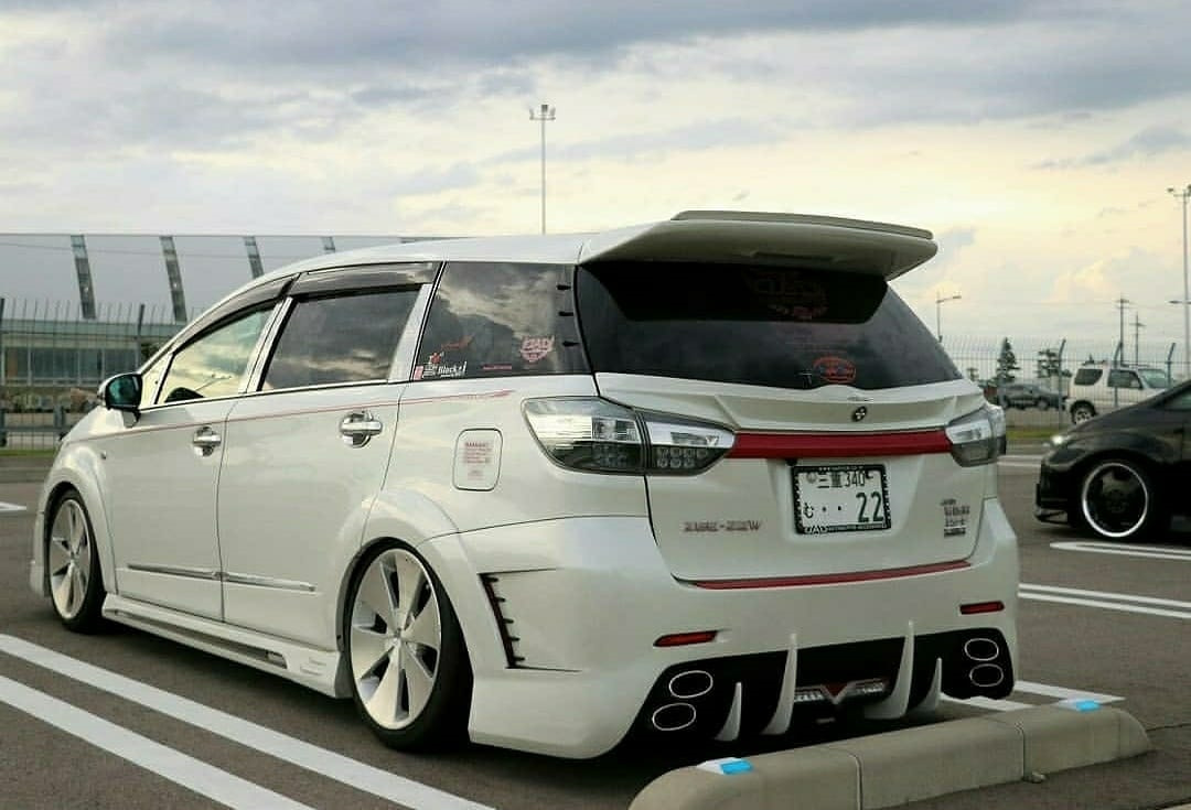 Toyota Corolla Fielder 2013 stance