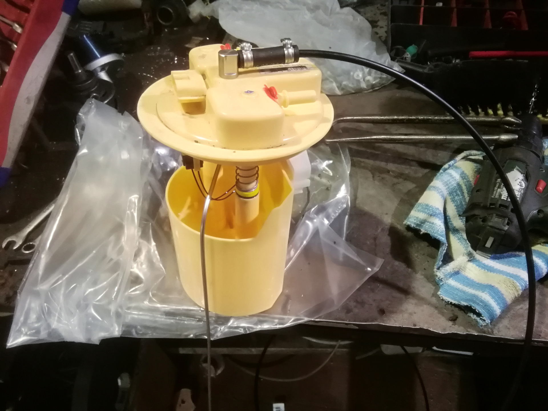 Бензонасос к4м. Бензонасос к4м. Бензонасос к4м. Отверстие к бензонасосу в cruze. Замена бензонасоса рено лагуна 2.