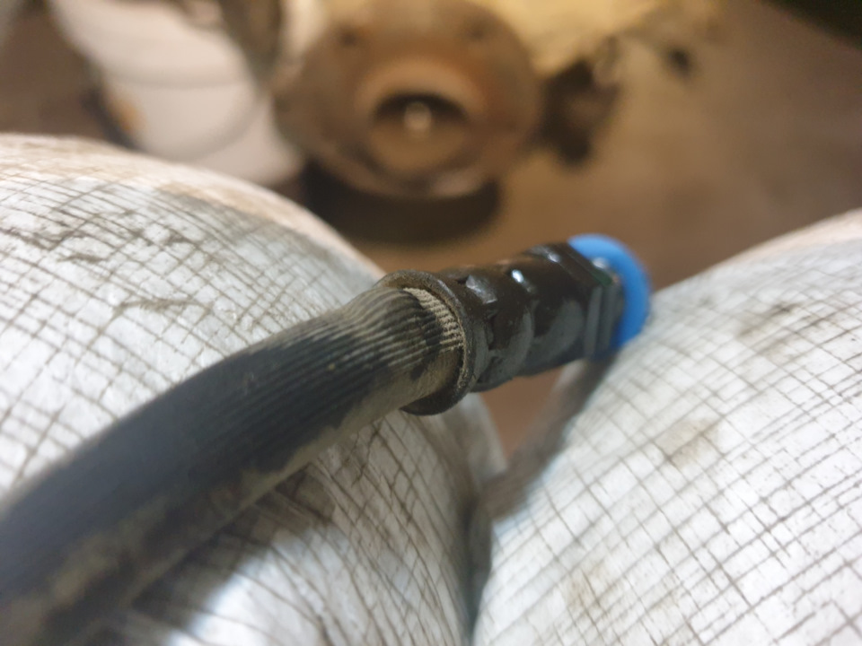 Замена РВД переднего суппорта — Volvo XC60 (1G), 3 л, 2008 года ...