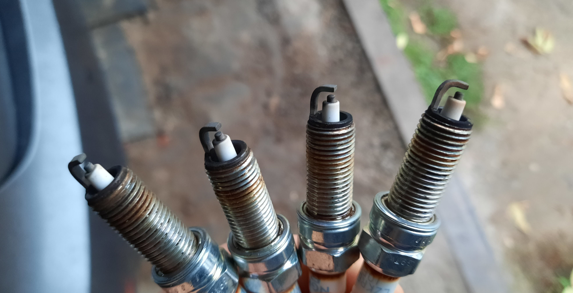 Свечи и салонный фильтр — Hyundai Solaris, 1,6 л, 2011 года ...