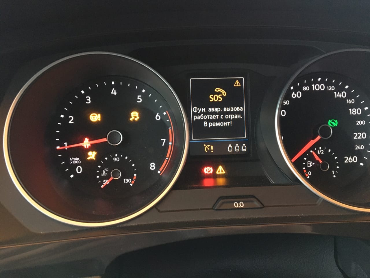 Volkswagen tiguan ошибки. Индикатор airbag Tiguan 2012. ESP Фольксваген Тигуан. Тигуан 2.0 2008 бензин панель. Tiguan датчики ESP.