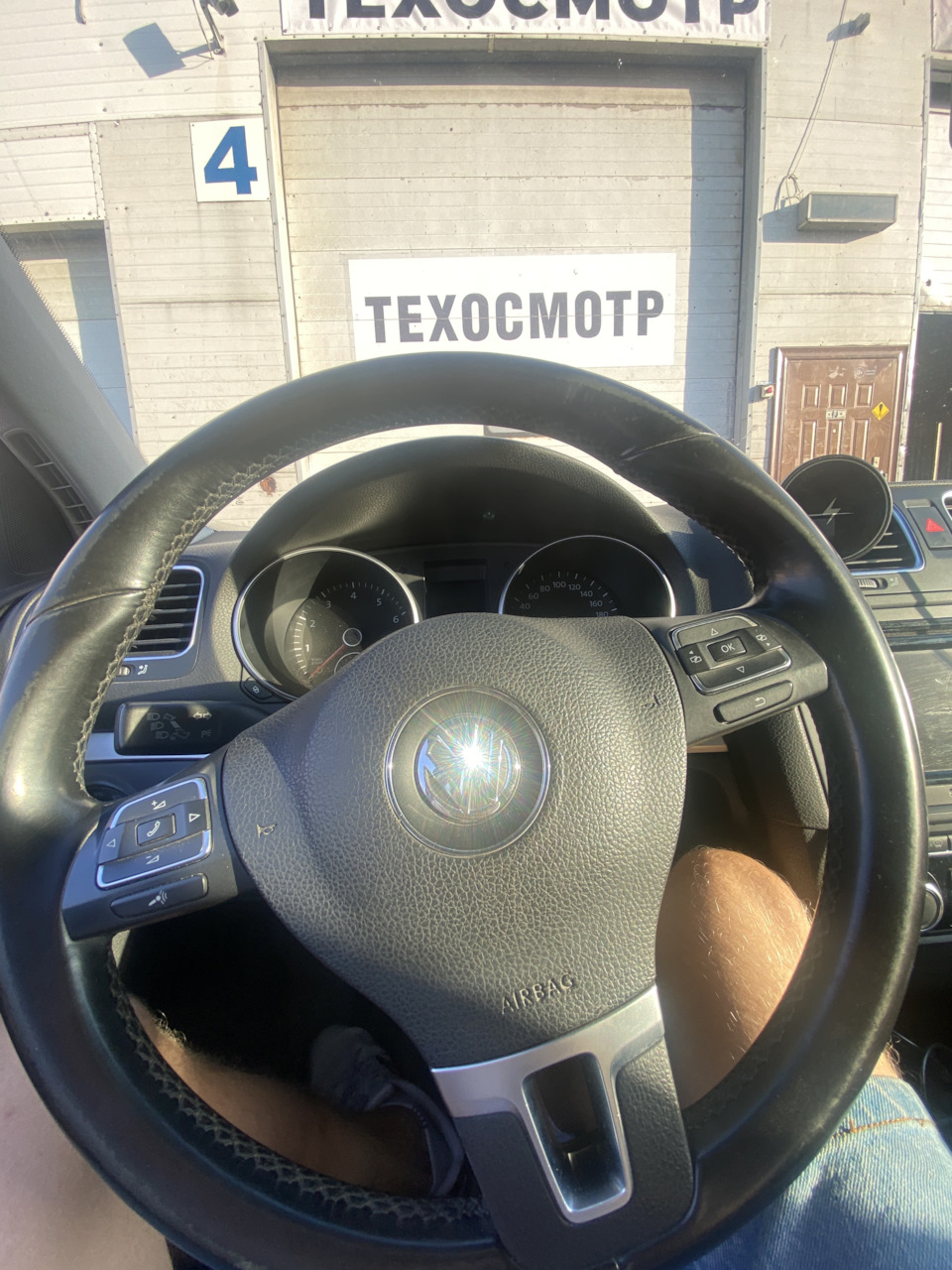 Покраска руля — Volkswagen Golf Mk6, 1,4 л, 2010 года | стайлинг | DRIVE2