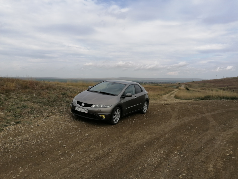 Авто с решеткой на капоте
