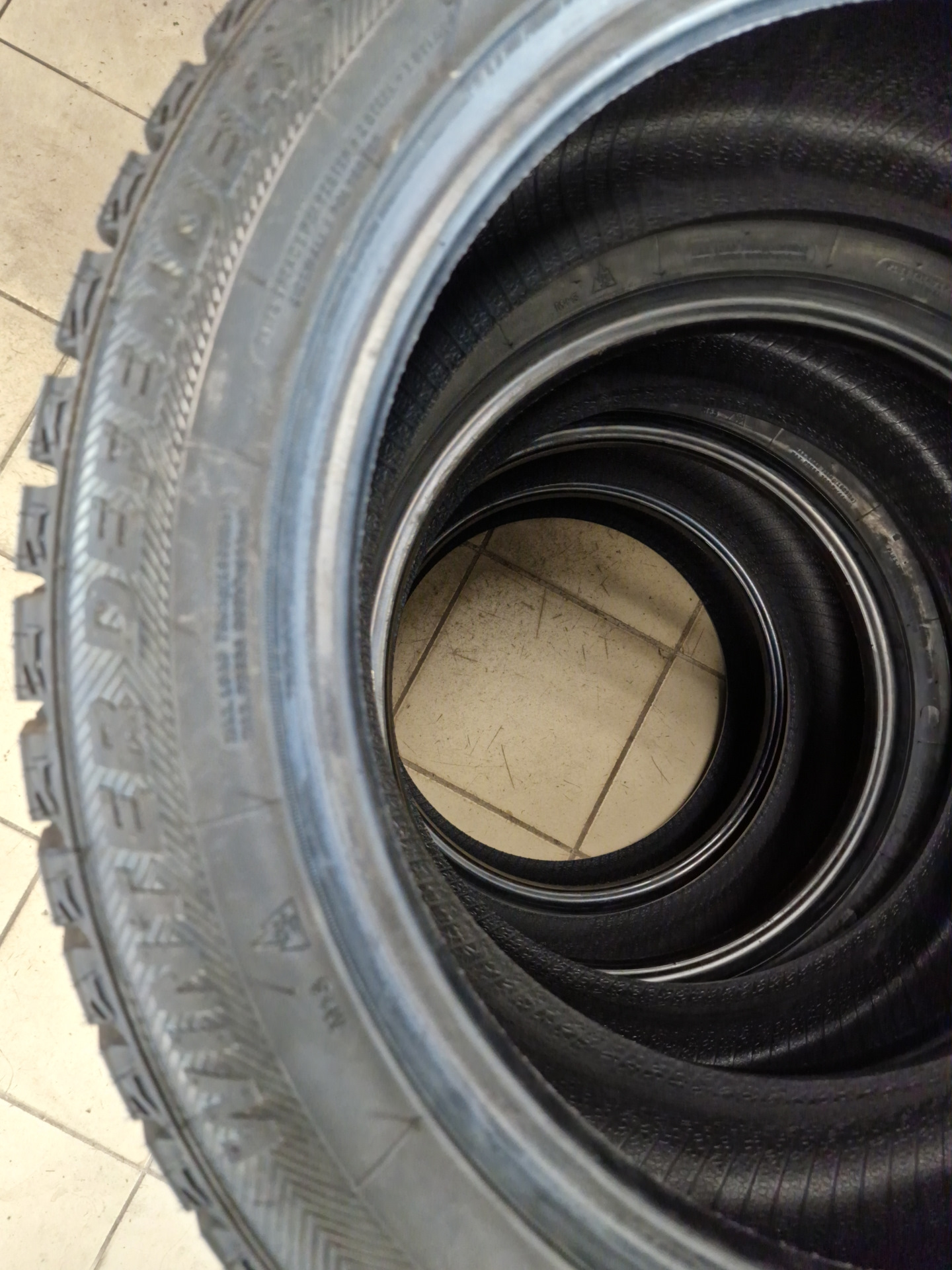 Фото в бортжурнале Hongqi E-QM5