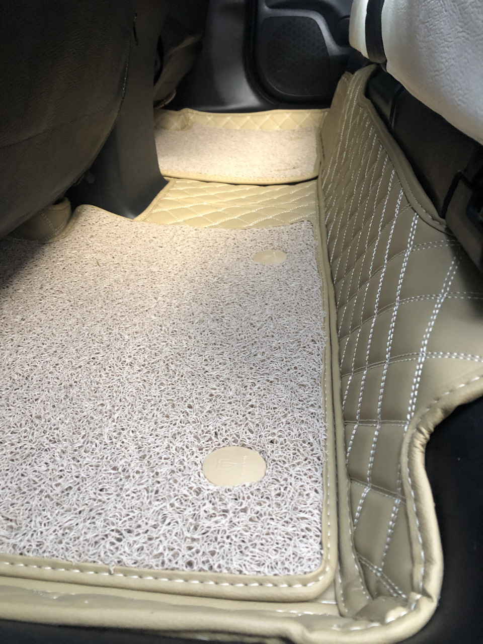 Замена ковриков в салон — Honda CR-V (RM), 2 л., 2013 года | аксессуары ...