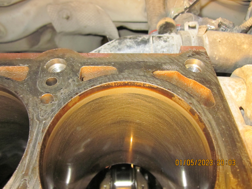 Нагар на стенке цилиндра в зоне недохода поршневых колец — Lada Vesta SW (1G)